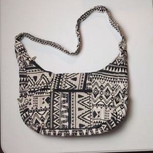 NWOT Unbranded Boho Hobo Lightweight Woven Tapestry Shoulder Bag